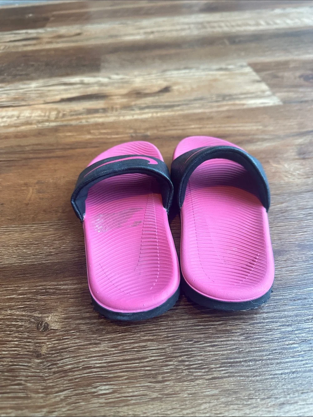 Nike Girls Black Strap Pink Footbed Slide Sandals